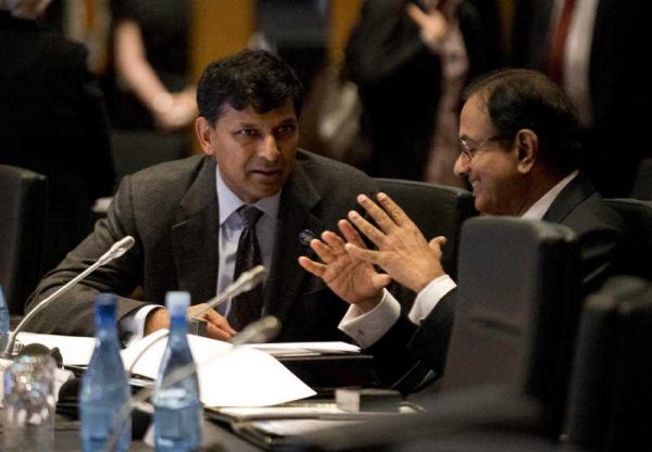 India's Reserve Bank Governor Raghuram Rajan, left, speaks with India's Finance Minister Palaniappam Chidanbarum during the opening session of the G20 Finance Ministers and Central Bank Governors meeting in Sydney, Australia, Saturday, Feb. 22, 2014. (Photo: AAP)