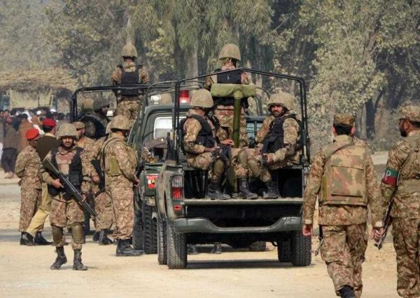 Pakistani soldiers gather at the site of a bomb blast in Peshawar on November 21, 2014. A bomb planted on a motorbike killed a soldier and wounded another in Pakistan's restive northwest on November 20, officials said. (Photo: AAP)