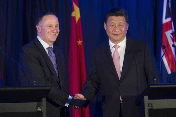 China's President Xi Jingping and New Zealand's Prime Minister John Key pose for a photo during a joint press conference at Premier House in Wellington on November 20, 2014. (Photo: AAP)