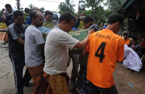 Thai Muslim villagers carry the body of a villager who was shot dead by suspected separatist militants in Thailand's restive southern province of Narathiwat on 2 January 2015. Violence in Thailand's Muslim-majority south has left thousands dead — the majority civilians. (Photo: AAP).