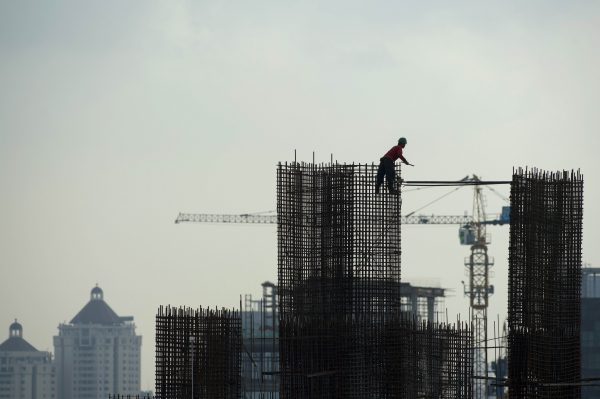 A construction worker builds iron reinforcement column at a high rise office building construction site in Indonesia's capital Jakarta on April 22, 2013. Asia-Pacific growth will edge up this year on the back of a recovery in the US and emerging nations, a United Nations study said April 18, 2013, but it urged governments to take bolder steps to lift millions out of poverty. (Photo: AFP)