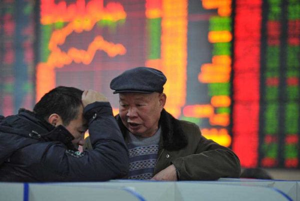 Chinese investors talk as they look at stock indices and prices of shares at a stock brokerage house in Fuyang city, China, 2 February 2015. (Photo: AAP).