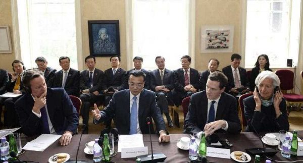 Britain's Prime Minister David Cameron Chinese Premier Li Keqiang, Britain's Chancellor of the Exchequer George Osborne and IMF Manager Director Christine Lagarde during a global economic round table discussion in Downing Street, London, Britain, 17 June 2014. (Photo: AAP)