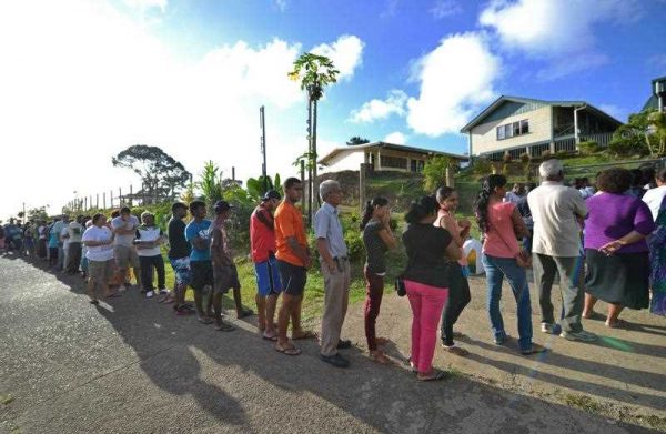 Fijians queue up to vote at the Vatuwaqa Public School in the capital Suva on17 September 2014. (Photo: AAP)