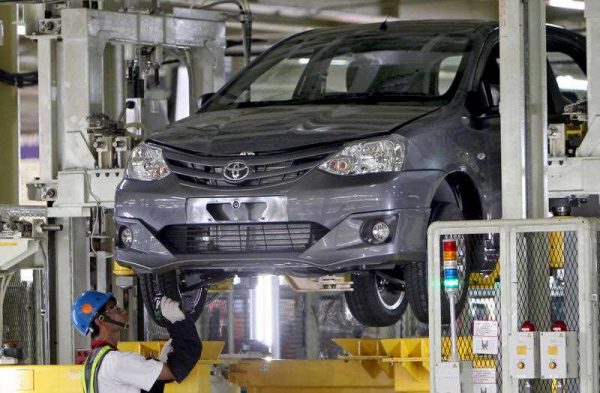 An Indonesian worker inspects a passenger car at the Toyota plant in Karawang, West Java, Indonesia. (Photo: AAP).