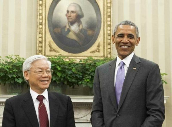 US President Barack Obama and Vietnamese General Secretary Nguyen Phu Trong meet in the Oval Office of the White House in Washington, DC, July 7, 2015. (Photo: AAP)