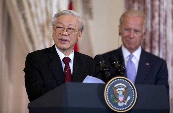 General Secretary of the Communist Party of Vietnam Nguyen Phu Trong, left, speaks during a luncheon gathering hosted by Vice President Joe Biden at the Department of State in Washington, 7 July 2015. (Photo: AAP)
