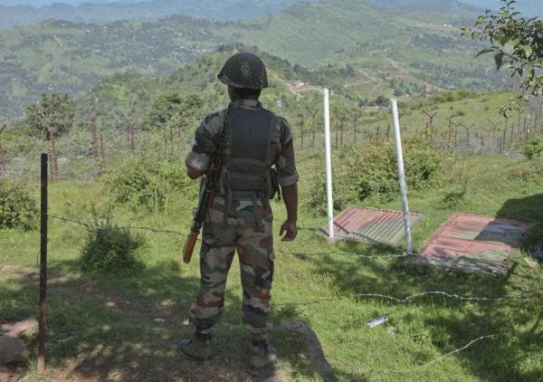 An Indian army soldier guards near fencing on the line of control near Balakot sector in Poonch, Jammu and Kashmir, India, 17 August 2015. Talks between India and Pakistan have done little to prevent ceasefire violations. (Photo: AAP)