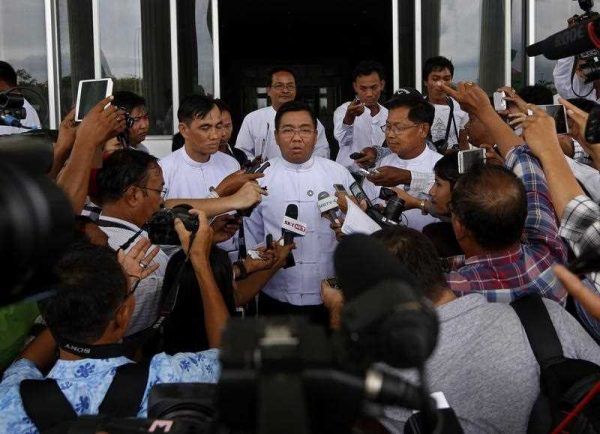 Pike Htwe (C), a spokesperson for Myanmar ruling Union Solidarity and Development Party (USDP), talks to members of the media at the party headquarters in Naypyitaw, Myanmar, 17 August 2015. (Photo: AAP)