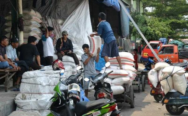 Indonesia has the 10th largest economy in the world, according to a recent report by the World Bank, with the country contributing 2.3 per cent of global economic output. (Photo: AAP)