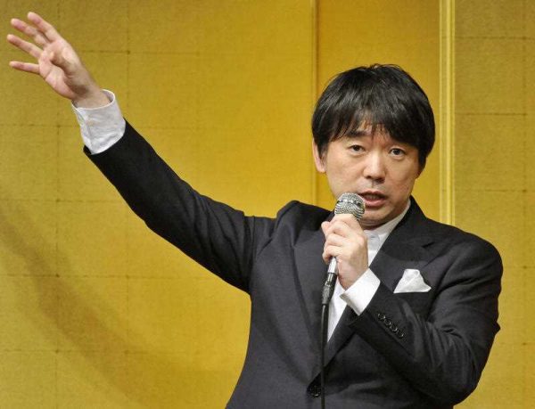 Osaka Mayor Toru Hashimoto, a TV personality-turned-politician, gives a speech during a fundraising event in the city of Osaka. (Photo: AAP)