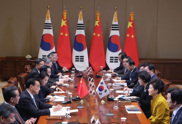 South Korean President Park Geun-Hye (front 2nd R) talks with Chinese Premier Li Keqiang (front 3rd L) during a meeting at the presidential Blue House in Seoul on October 31, 2015. (Photo: AAP)