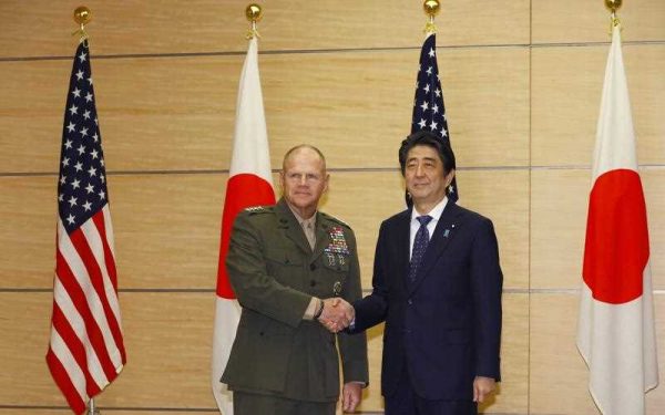 US General Robert B. Neller, Commandant of the United States Marine Corps, and Japanese Prime Minister Shinzo Abe pose for photographers prior to a meeting at Abe's official residence in Tokyo, 25 November 2015. (Photo AAP)