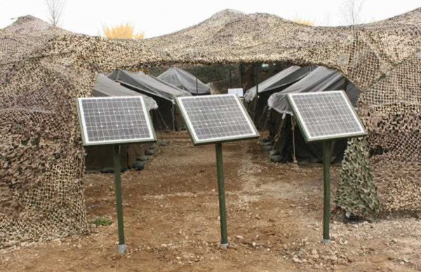 Solar cells installed at a camp site of a South Korean army unit. The Army's Third Corps has been conducting field training using green energy devices such as solar cells and light-emitting diode lamps for the first time. (Photo: AAP)
