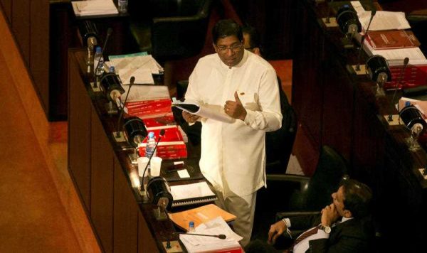 Sri Lankan Finance Minister Ravi Karunanayaka delivers the budget proposal at the parliamentary complex in Colombo, Sri Lanka, Friday, November 20, 2015. (Photo: APP).