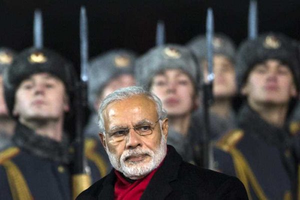 Indian Prime Minister Narendra Modi walks past a Russian honour guard on an official visit to President Vladimir Putin on 24 December 2015. (Photo: AAP)