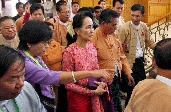 Myanmar’s pro-democracy leader Aung San Suu Kyi arrives to participate in the inaugural session of Myanmar's lower house parliament in Naypyitaw, Myanmar, 1 February 2016. (Photo: AAP).