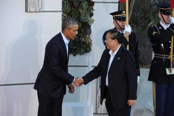 US President Barack Obama welcomes Laos President Choummaly Sayasone to the US–ASEAN Summit at Sunnylands in Rancho Mirage, California, USA, 15 February 2016. (Photo: AAP).