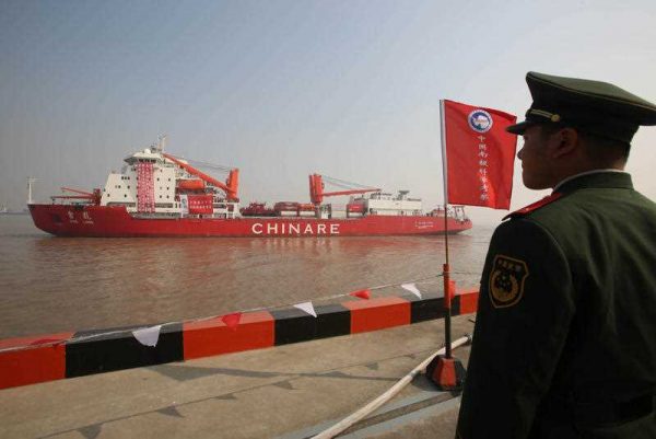 A Chinese paramilitary police officer stands guard as the Xue Long (Snow Dragon) icebreaker carrying Chinese scientists during their thirtieth Antarctic expedition leaves the polar expedition base dock in Shanghai, China, 7 November 2013. (Photo: AAP).