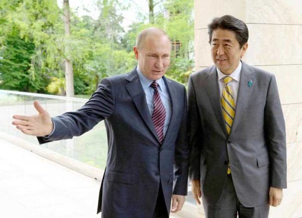 Russian President Vladimir Putin greets Japanese Prime Minister Shinzo Abe prior to their talks in Sochi, Russia, 6 May 2016. (Photo: AAP).