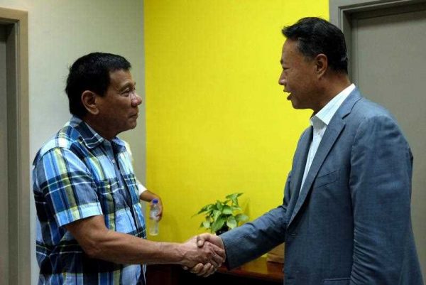 Philippines President Rodrigo Duterte (L) meeting with Chinese ambassador to the Philippines Zhao Jianhua during a courtesy call in Davao city, southern Philippines, 16 May 2016.