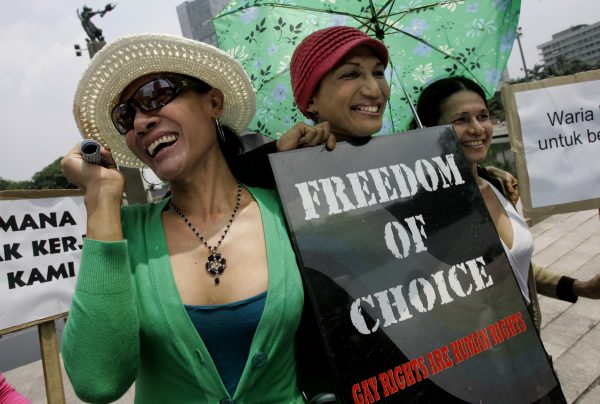 Indonesian transvestites demonstrate for LGBT rights on the International Transgender Day of Remembrance, Jakarta, Indonesia, 20 November 2007. (Photo: AAP).