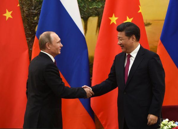 Russian President Vladimir Putin shakes hands with Chinese President Xi Jinping at the end of a joint press briefing in Beijing's Great Hall of the People, 25 June 2016. (Photo: Reuters).