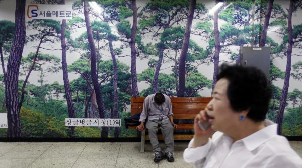 A homeless man takes a rest at a subway station to avoid the summer heat in Seoul, South Korea, 2 August 2010. (Photo: Reuters)