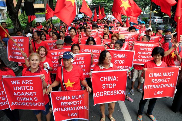 Filipino and Vietnamese activists display placards during a rally over the South China Sea disputes in front of the Chinese Consulate in Makati city, Philippines, 6 August 2016. (Photo: Reuters).