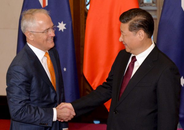 Australian Prime Minister Malcolm Turnbull and Chinese President Xi Jinping shake hands. (Photo: Reuters)