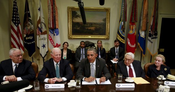 Former US secretaries of state — Colin Powell, James Baker, Henry Kissinger and Madeleine Albright — meet with President Barack Obama to discuss the Trans-Pacific Partnership at the White House in Washington, 13 November 2015. (Photo: Reuters/Kevin Lamarque).
