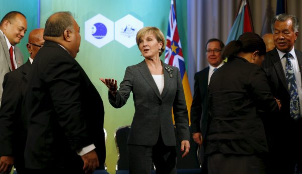 Australian Foreign Minister Julie Bishop speaks with delegates following a group picture at the Pacific Islands Forum Foreign Ministers meeting in Sydney, Australia, 10 July 2015. (Photo: Reuters/Jason Reed).