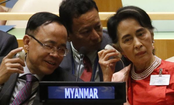 Myanmar's Minister of Foreign Affairs Aung San Suu Kyi (right) confers with a member of her delegation during the 71st United Nations General Assembly in New York, US, 21 September 2016. (Photo: Reuters/Carlo Allegri).