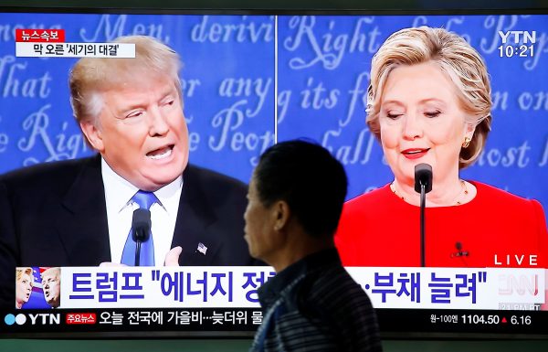 A man walks past a TV broadcast of the first presidential debate between U.S. Democratic presidential candidate Hillary Clinton and Republican presidential nominee Donald Trump, in Seoul, South Korea, (Reuters/Kim Hong-Ji).