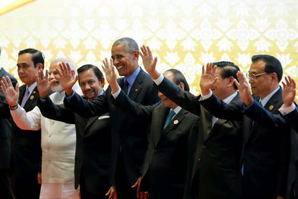 The leaders of Thailand, India, Brunei, the United States, Vietnam, Laos and China at the East Asia Summit in Laos, 8 September, 2016 (Photo: Reuters/Soe Zeya Tun).