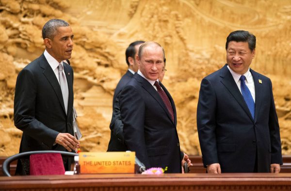 US President Barack Obama, arrives with his Chinese and Russian counterparts, Xi Jinping and Vladimir Putin, at the the Asia Pacific Economic Cooperation (APEC) Summit plenary session at the International Convention Center, at Yanqi Lake, in Huairou district of Beijing, 11 November 2014. (Photo: Reuters/Pablo Martinez Monsivais).