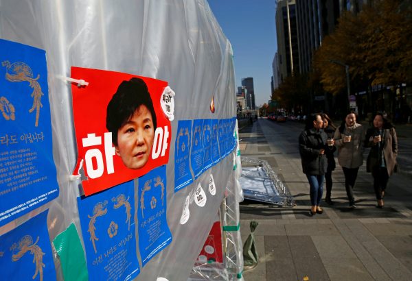 Posters demanding the resignation of South Korean President Park Geun-hye are seen on protesters' tents in central Seoul, South Korea 15 November 2016. (Photo: Reuters/Kim Kyung).