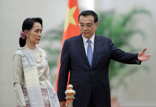 China's Premier Li Keqiang and Myanmar State Counselor Aung San Suu Kyi attend a welcoming ceremony at the Great Hall of the People in Beijing, China, 18 August 2016 (Photo: Reuters/Jason Lee)