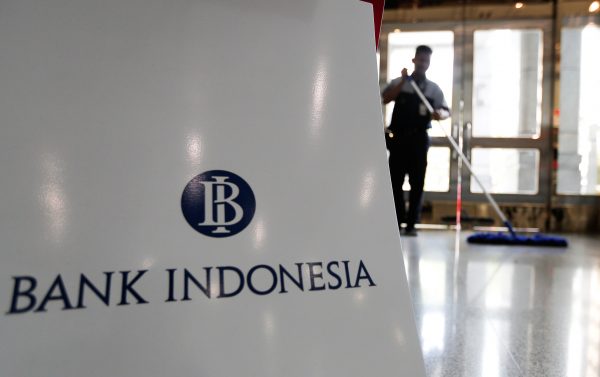 A man cleans floor behind the logo of Bank Indonesia at the bank's headquarters in Jakarta. (Photo: Reuters/Beawiharta).