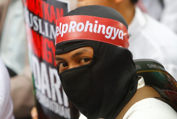 A protesters wears a headband with 'Help Rohingya' on it during a demonstration against what organisers say is the crackdown on ethnic Rohingya Muslims in Myanmar, outside the Myanmar embassy in Jakarta, Indonesia 25 November 2016. (Photo: Reuters/Iqro Rinaldi).