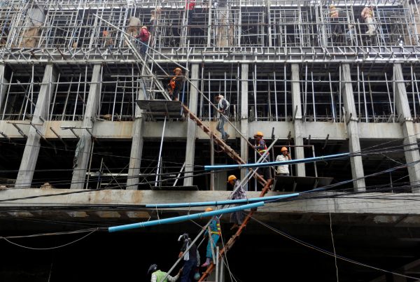 Labourers work at a construction site in Phnom Penh, Cambodia (Photo: Reuters/Samrang Pring).