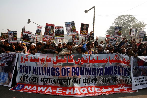 Rohingya Muslim refugees hold a banner and placards during a protest against what organisers say is the crackdown on ethnic Rohingyas in Myanmar, in New Delhi, India, 19 December, 2016. (Photo: Reuters/Adnan Abidi).