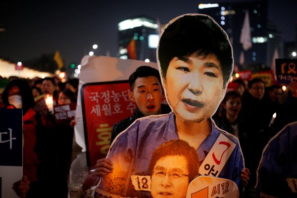 People march toward the Presidential Blue House during a protest demanding South Korean President Park Geun-hye's resignation in Seoul, South Korea, 7 January 2017. (Photo: Reuters/Kim Hong-Ji)