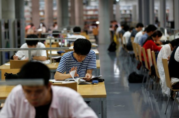 Students study in the Institute Library at Tokyo Institute of Technology in Tokyo, Japan, 14 July 2016. (Photo: Reuters/Toru Hanai).