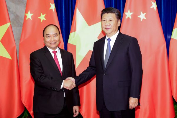 Chinese President Xi Jinping shakes hands with Vietnam's Prime Minister Nguyen Xuan Phuc at Great Hall of the People in Beijing, China, 13 September, 2016. (Photo: Reuters/Lintao Zhang).
