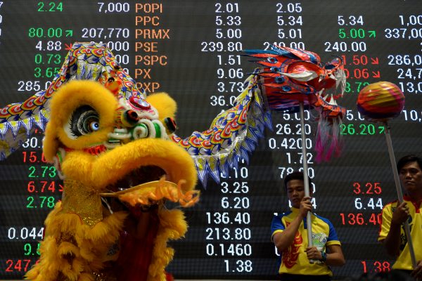 Lion and dragon dancers perform in front of an electric board at the trading floor of the Philippine Stock Exchange to celebrate the Chinese Lunar New Year, Philippines (Photo: Reuters/Ezra Acayan).