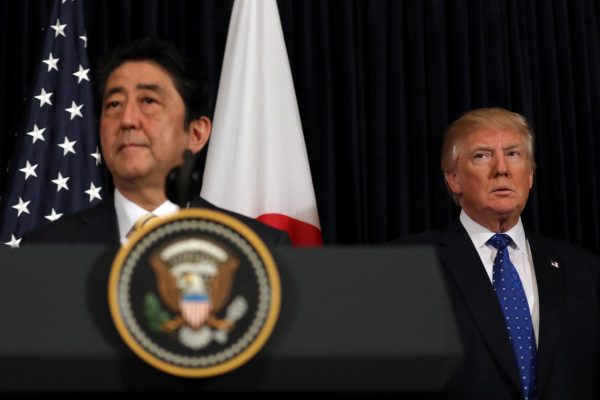 Japanese Prime Minister Shinzo Abe delivers remarks accompanied by US President Donald Trump (Photo: Reuters/Carlos Barria).