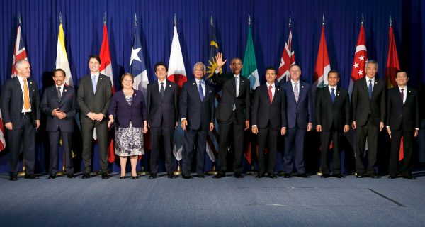 Former US President Obama and the Trans-Pacific Partnership leaders in Manila, Philippines, 18 November 2015 (Photo: Reuters/Jonathan Ernst).