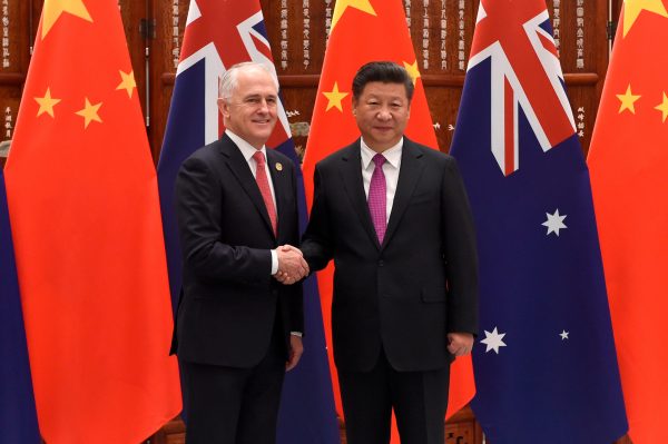 Chinese President Xi Jinping shakes hands with Australia's Prime Minister Malcolm Turnbull (Photo: Retuers/Wang Zhao).