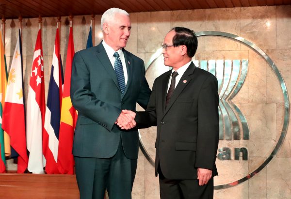 US Vice President Mike Pence is greeted by ASEAN Secretary-General Le before a meeting with ASEAN permanent representatives at the Association of Southeast Asian Nations (ASEAN) Secretariat in Jakarta, Indonesia, 20 April, 2017 (Photo: Reuters/Mast Irham/Pool).